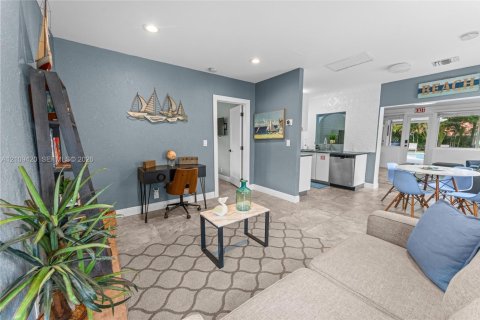 House in Hollywood, Florida 2 bedrooms, 95.97 sq.m. № 2426078 - photo 9
