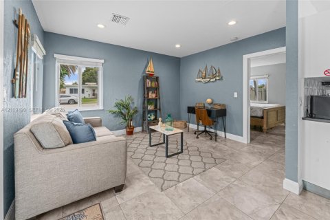House in Hollywood, Florida 2 bedrooms, 95.97 sq.m. № 2426078 - photo 11