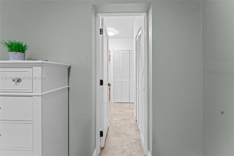 House in Hollywood, Florida 2 bedrooms, 95.97 sq.m. № 2426078 - photo 22