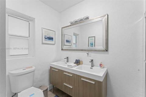 House in Hollywood, Florida 2 bedrooms, 95.97 sq.m. № 2426078 - photo 25