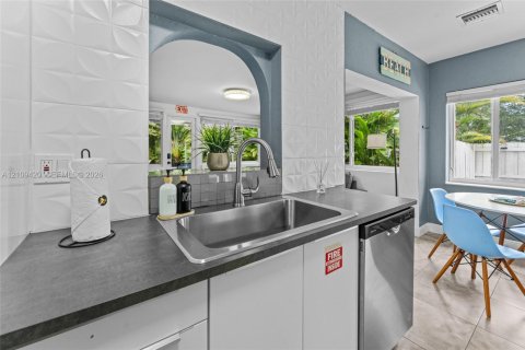 House in Hollywood, Florida 2 bedrooms, 95.97 sq.m. № 2426078 - photo 16