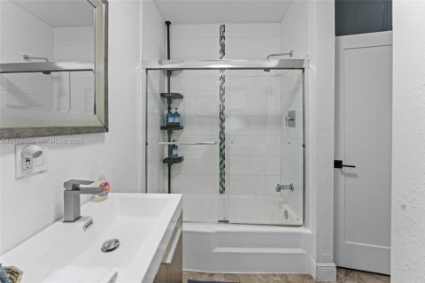 House in Hollywood, Florida 2 bedrooms, 95.97 sq.m. № 2426078 - photo 26