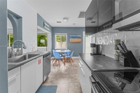 House in Hollywood, Florida 2 bedrooms, 95.97 sq.m. № 2426078 - photo 15