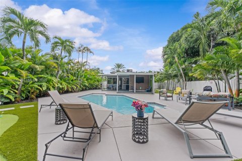 House in Hollywood, Florida 2 bedrooms, 95.97 sq.m. № 2426078 - photo 2