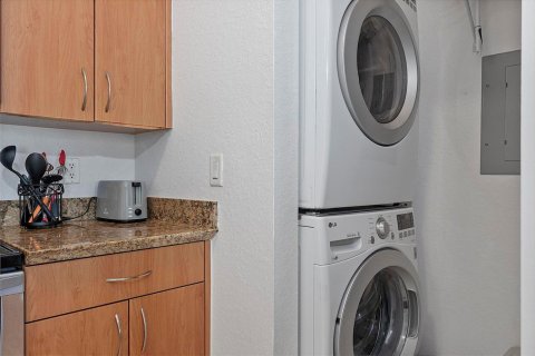 Condo in Hollywood, Florida, 2 bedrooms № 2175621 - photo 5