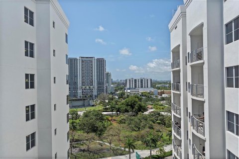Condo in Hollywood, Florida, 2 bedrooms № 2175621 - photo 19