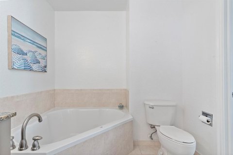 Condo in Hollywood, Florida, 2 bedrooms № 2175621 - photo 30