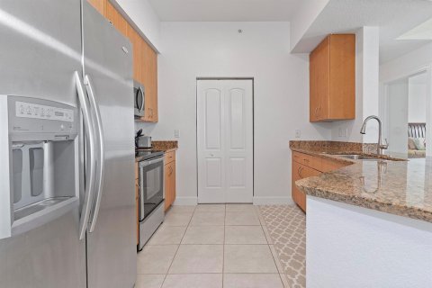 Condo in Hollywood, Florida, 2 bedrooms № 2175621 - photo 3