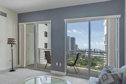 Condo in Hollywood, Florida, 2 bedrooms № 2175621 - photo 14