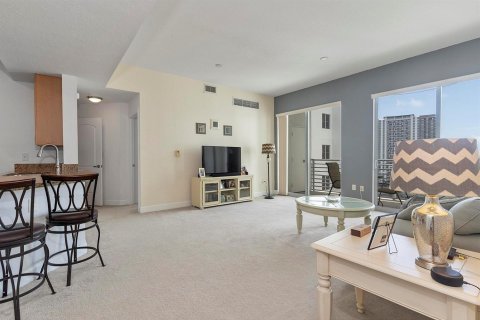Condo in Hollywood, Florida, 2 bedrooms № 2175621 - photo 13