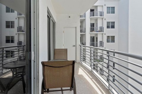 Condo in Hollywood, Florida, 2 bedrooms № 2175621 - photo 16