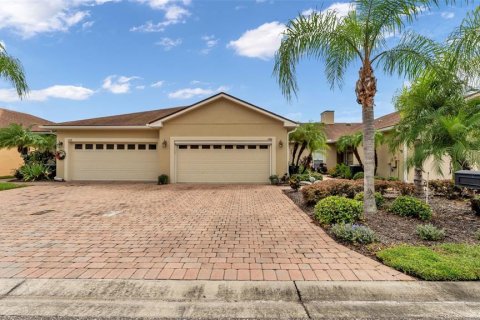 House in Winter Haven, Florida 2 bedrooms, 114.36 sq.m. № 1899512 - photo 1