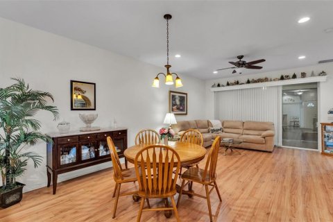 House in Winter Haven, Florida 2 bedrooms, 114.36 sq.m. № 1899512 - photo 5