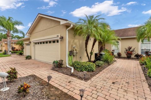 House in Winter Haven, Florida 2 bedrooms, 114.36 sq.m. № 1899512 - photo 3