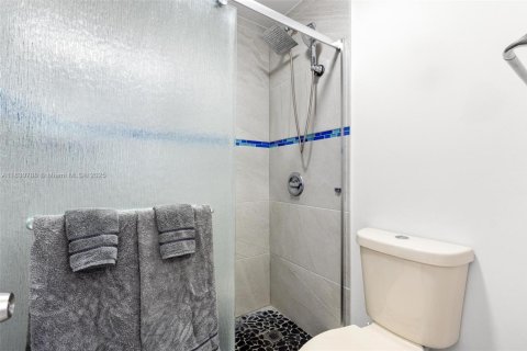 Condo in Cutler Bay, Florida, 2 bedrooms  № 1809539 - photo 11