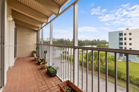 Condo in Cutler Bay, Florida, 2 bedrooms  № 1809539 - photo 18