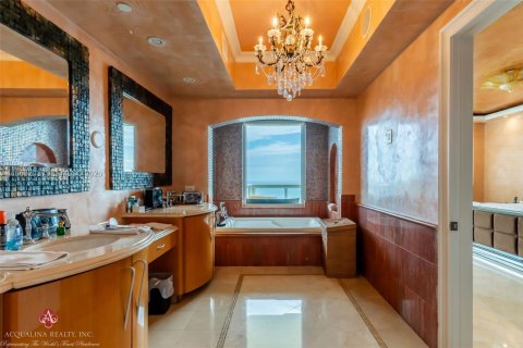 Купить кондоминиум в Санни-Айлс-Бич, Флорида 4 спальни, 254.18м2, № 1979279 - фото 10