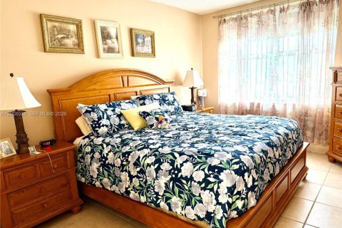 Copropriété à louer à Hallandale Beach, Floride: 1 chambre, 80.82 m2 № 2170956 - photo 9