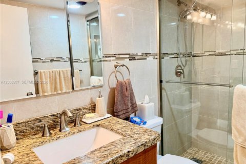 Copropriété à louer à Hallandale Beach, Floride: 1 chambre, 80.82 m2 № 2170956 - photo 11