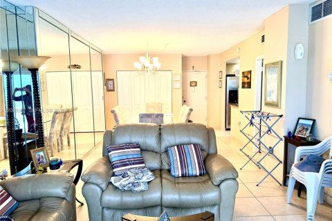 Copropriété à louer à Hallandale Beach, Floride: 1 chambre, 80.82 m2 № 2170956 - photo 8