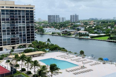 Copropriété à louer à Hallandale Beach, Floride: 1 chambre, 80.82 m2 № 2170956 - photo 17