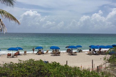 Copropriété à louer à Hallandale Beach, Floride: 1 chambre, 80.82 m2 № 2170956 - photo 13