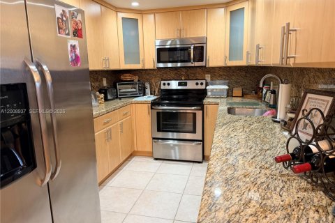 Copropriété à louer à Hallandale Beach, Floride: 1 chambre, 80.82 m2 № 2170956 - photo 3