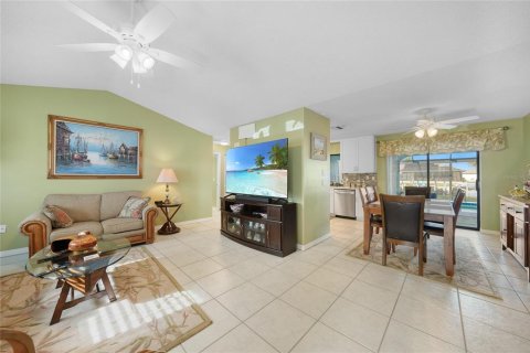Villa ou maison à vendre à Port Charlotte, Floride: 2 chambres, 124.3 m2 № 2212478 - photo 4