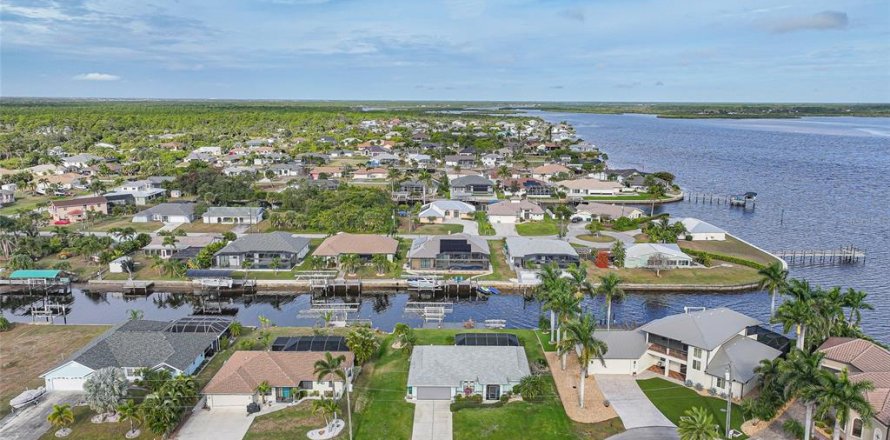 Villa ou maison à Port Charlotte, Floride 2 chambres, 124.3 m2 № 2212478