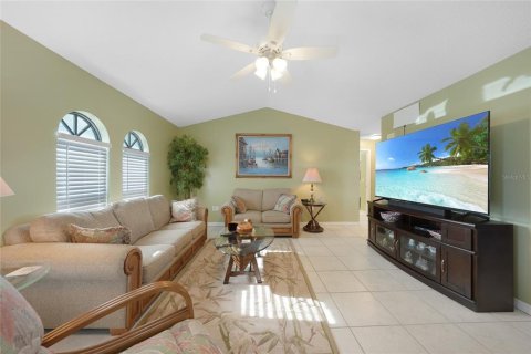 Villa ou maison à vendre à Port Charlotte, Floride: 2 chambres, 124.3 m2 № 2212478 - photo 5