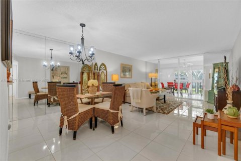 Condo in Delray Beach, Florida, 2 bedrooms  № 1836615 - photo 16