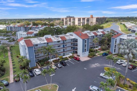 Condo in Delray Beach, Florida, 2 bedrooms  № 1836615 - photo 1