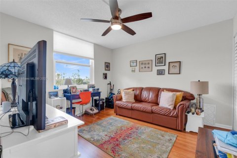 Condo in Delray Beach, Florida, 2 bedrooms  № 1836615 - photo 13