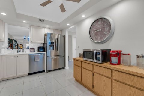 Condo in Delray Beach, Florida, 2 bedrooms  № 1836615 - photo 25