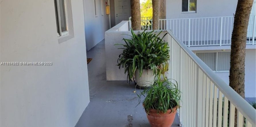 Кондоминиум с 2 спальнями в Хайалиа, Флорида № 2037008