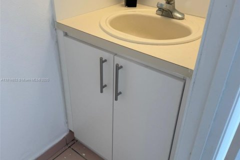 Снять в аренду кондоминиум в Хайалиа, Флорида 2 спальни, 95.13м2, № 2037008 - фото 12