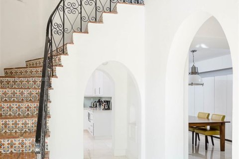 Casa en venta en Miami Beach, Florida, 5 dormitorios, 234.67 m2 № 2001863 - foto 4