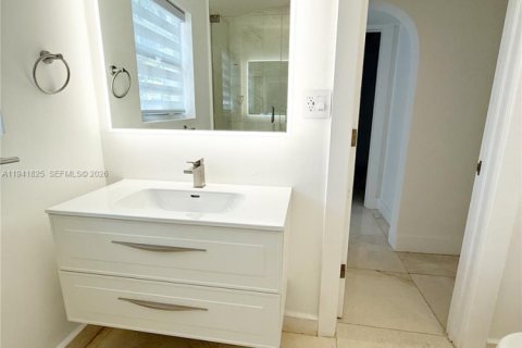 Casa en venta en Miami Beach, Florida, 5 dormitorios, 234.67 m2 № 2001863 - foto 24