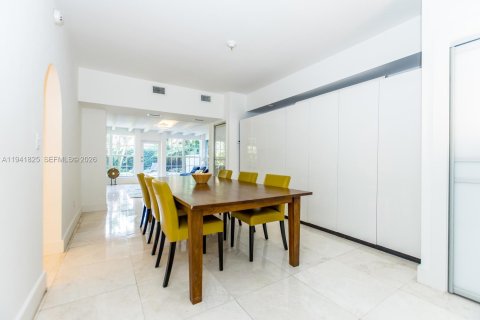 Casa en venta en Miami Beach, Florida, 5 dormitorios, 234.67 m2 № 2001863 - foto 11