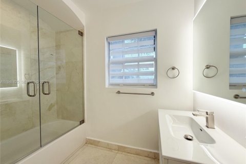 Casa en venta en Miami Beach, Florida, 5 dormitorios, 234.67 m2 № 2001863 - foto 22