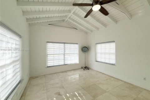 Casa en venta en Miami Beach, Florida, 5 dormitorios, 234.67 m2 № 2001863 - foto 25