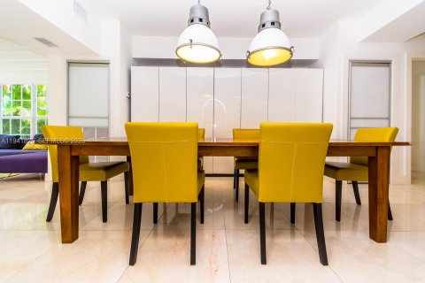 Casa en venta en Miami Beach, Florida, 5 dormitorios, 234.67 m2 № 2001863 - foto 12