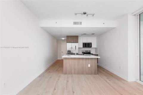 Condo in Miami, Florida, 1 bedroom № 1981653 - photo 8