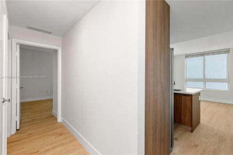 Condo in Miami, Florida, 1 bedroom № 1981653 - photo 19