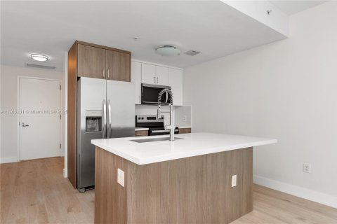 Condo in Miami, Florida, 1 bedroom № 1981653 - photo 11