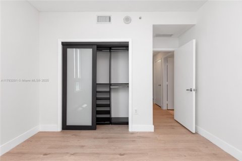 Condo in Miami, Florida, 1 bedroom № 1981653 - photo 21