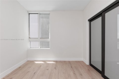 Condo in Miami, Florida, 1 bedroom № 1981653 - photo 20