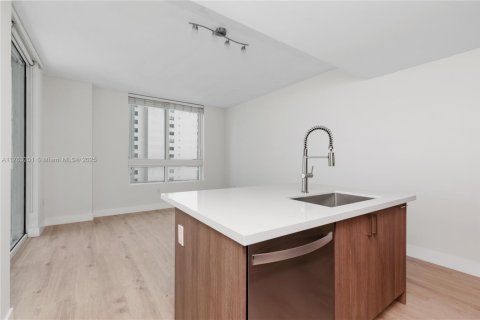 Condo in Miami, Florida, 1 bedroom № 1981653 - photo 13