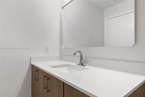 Condo in Miami, Florida, 1 bedroom № 1981653 - photo 25