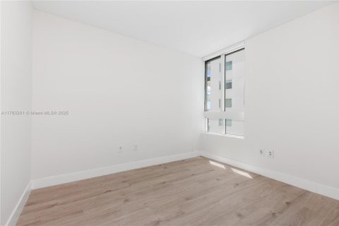 Condo in Miami, Florida, 1 bedroom № 1981653 - photo 18